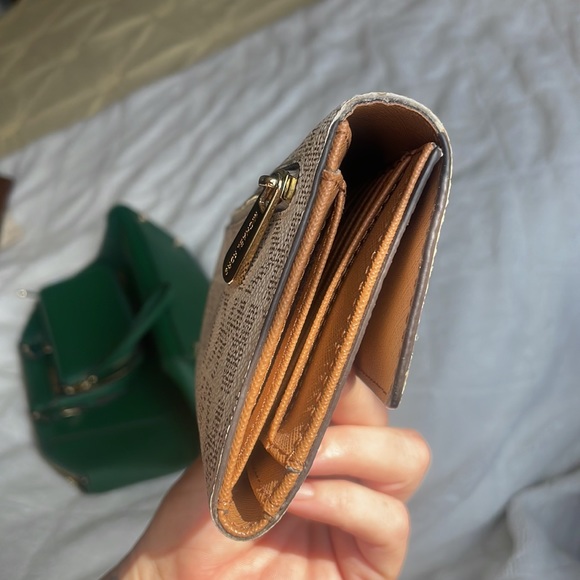 Michael Kors wallet - Picture 10 of 11